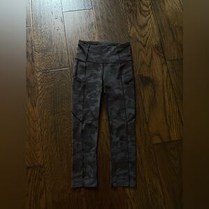 Lululemon Fast Free High-Rise Crop 19” Incognito Camo Multi Grey Size 2, EUC